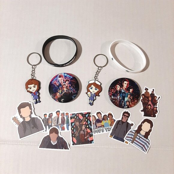 Stranger Things Steve & Robin Fan gift set 2 Keyrings Pins Bracelets an Stickers - Picture 3 of 3